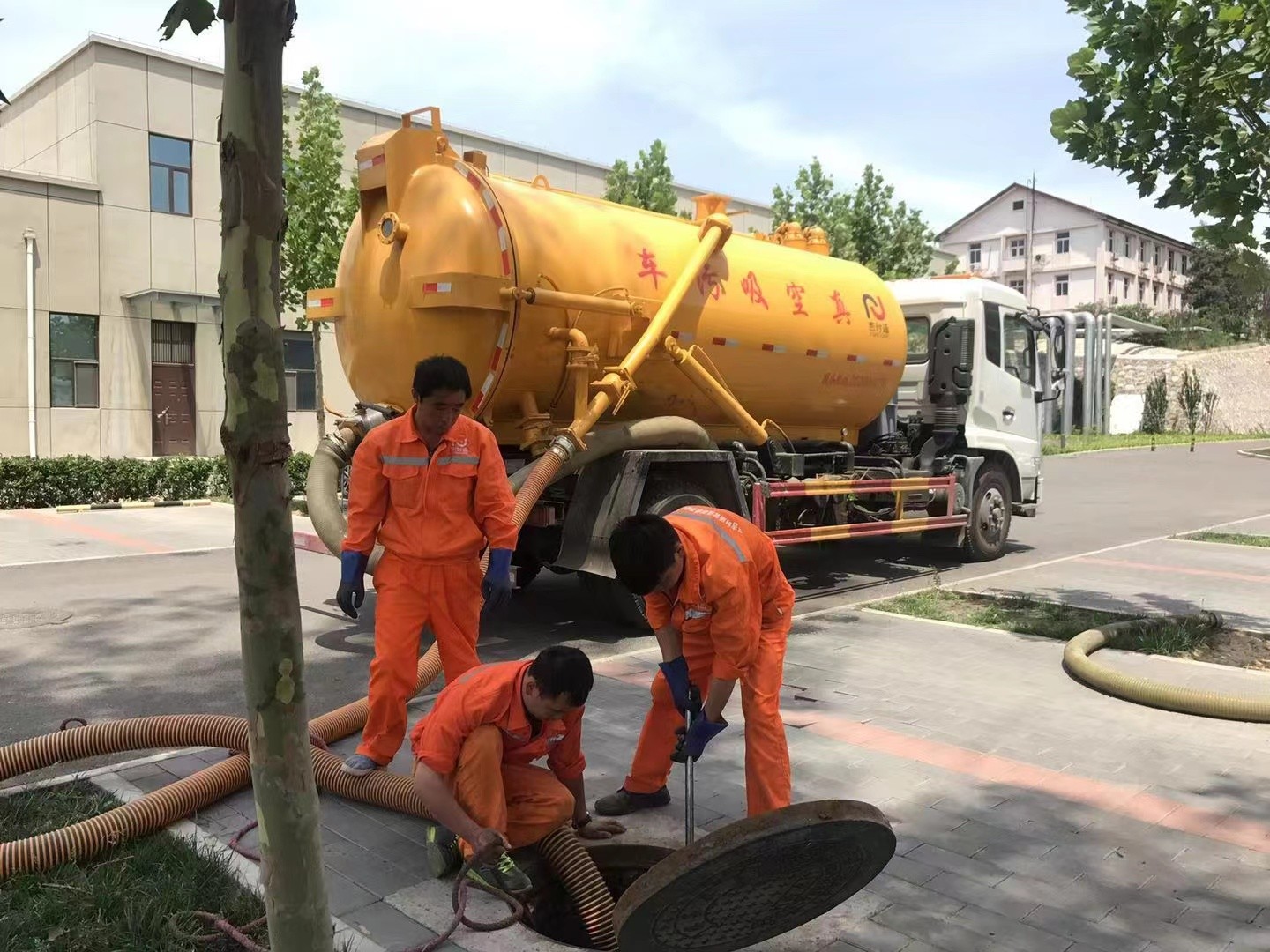 炉霍化粪池清理与5-8吨吸粪车施工效率分析